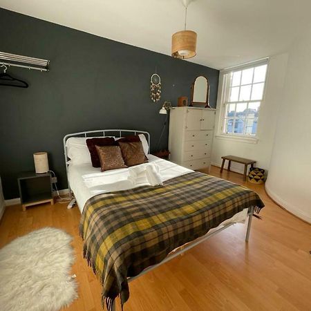Charming 3 Bedroom Apartment In The Heart Of Vibrant Old Town Эдинбург Экстерьер фото