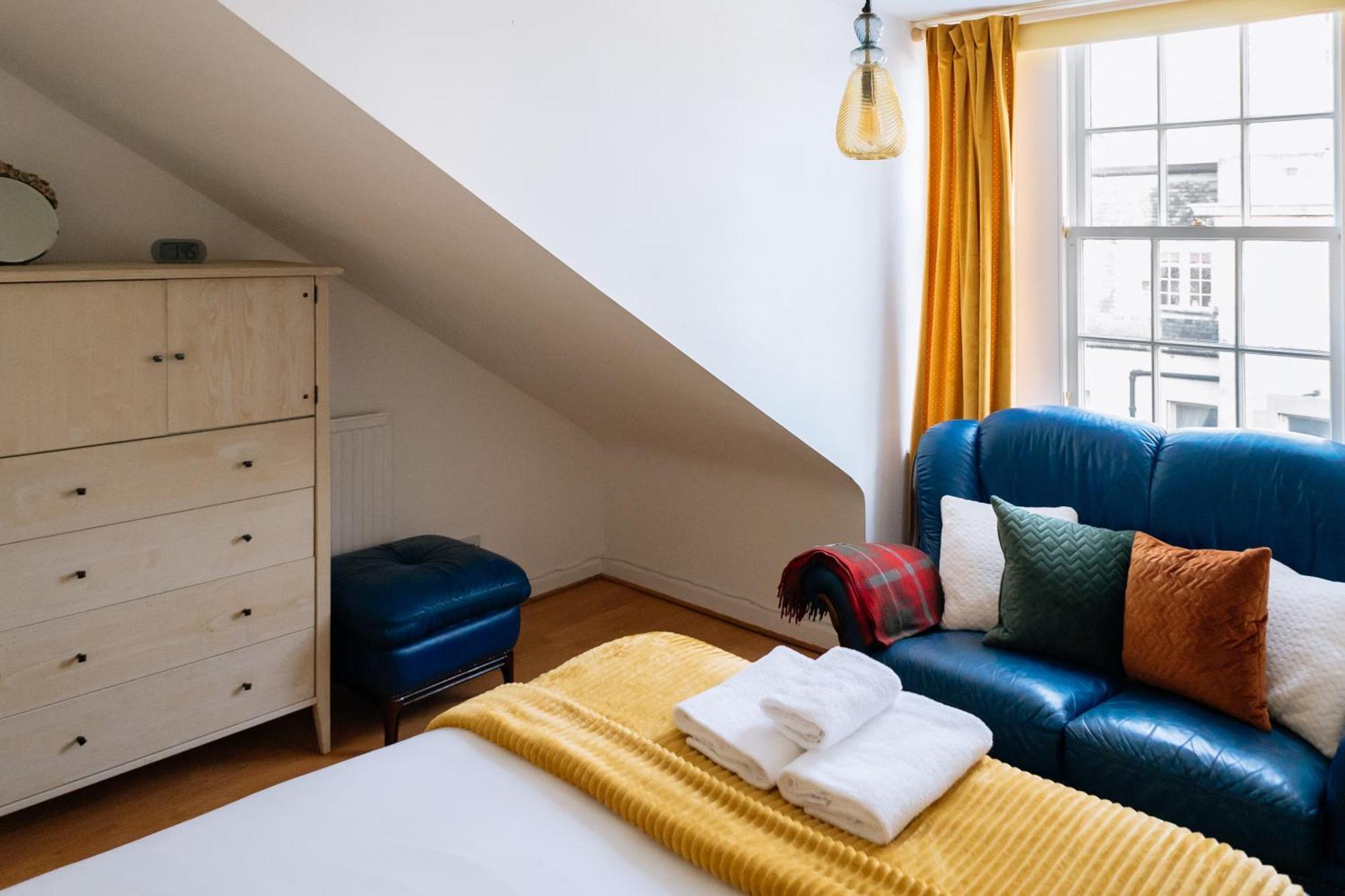 Charming 3 Bedroom Apartment In The Heart Of Vibrant Old Town Эдинбург Экстерьер фото