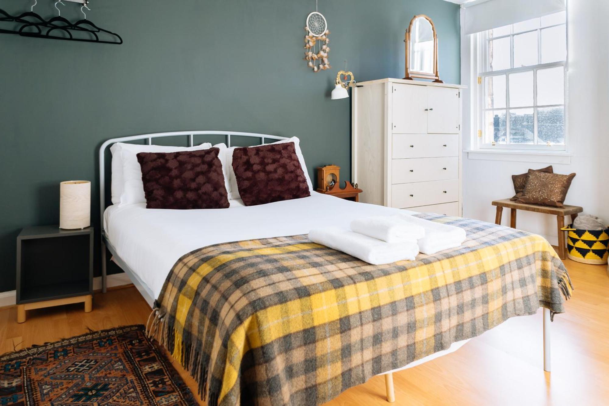 Charming 3 Bedroom Apartment In The Heart Of Vibrant Old Town Эдинбург Экстерьер фото