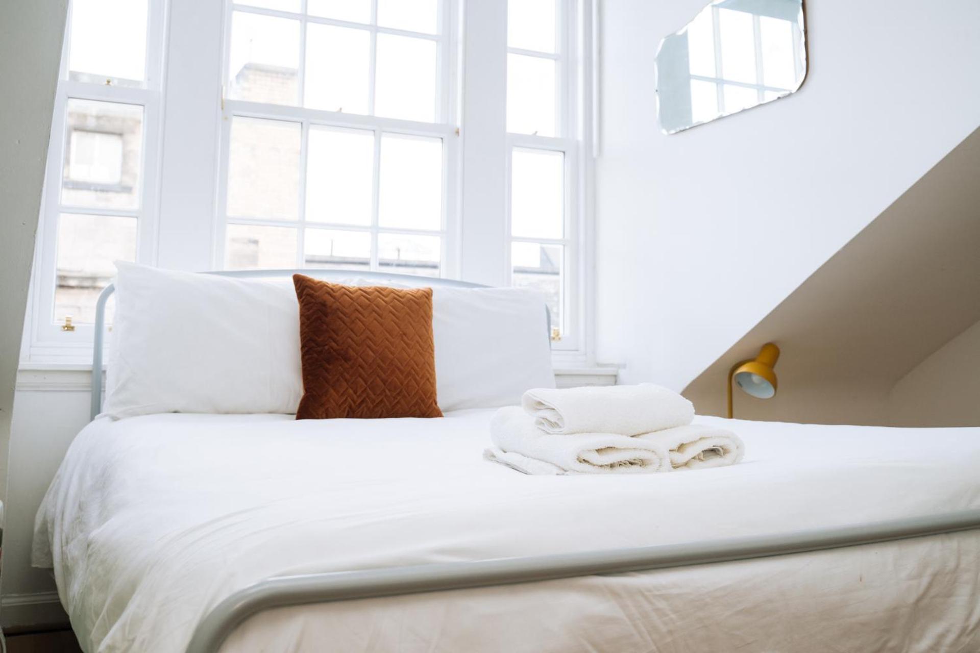 Charming 3 Bedroom Apartment In The Heart Of Vibrant Old Town Эдинбург Экстерьер фото